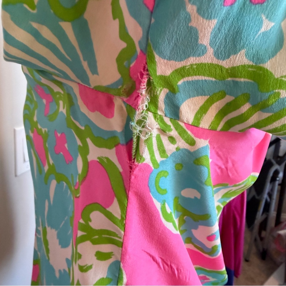 Lilly Pulitzer Elsa Silk in a Delicacy Floral Pink, Blue and Green Top size xs - Picture 11 of 14